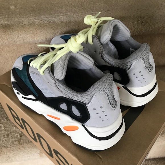 yeezy 700 wave runner size 5